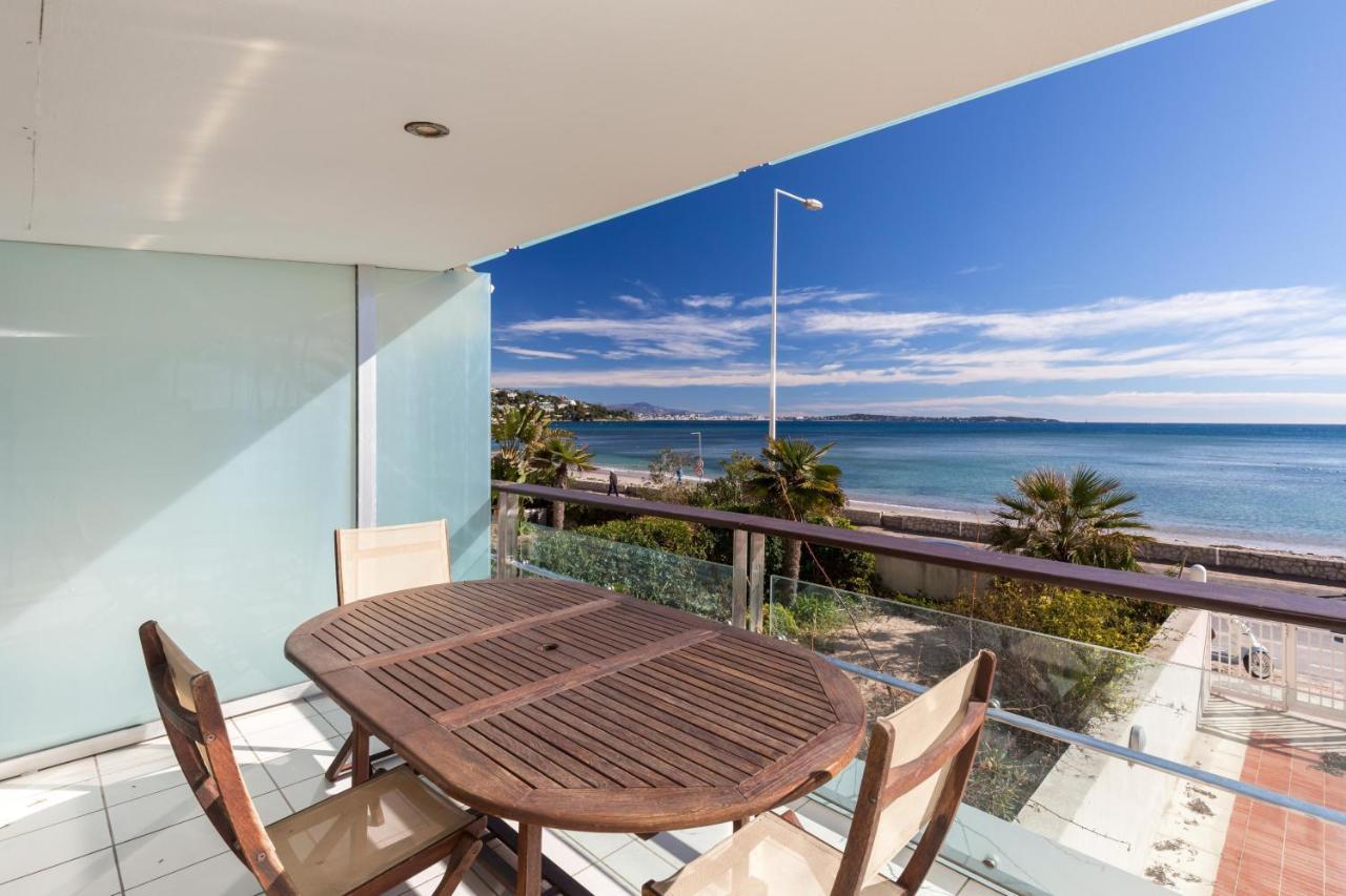 Bright Two Bedroomed Apartment On The Beach In Cannes With Huge Terrace With Fabulous Sea Views - 2001 Экстерьер фото
