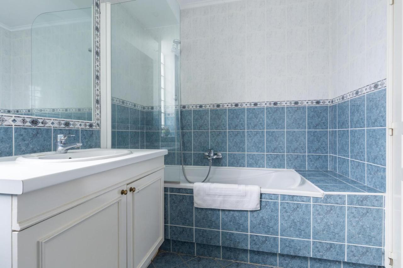 Bright Two Bedroomed Apartment On The Beach In Cannes With Huge Terrace With Fabulous Sea Views - 2001 Экстерьер фото